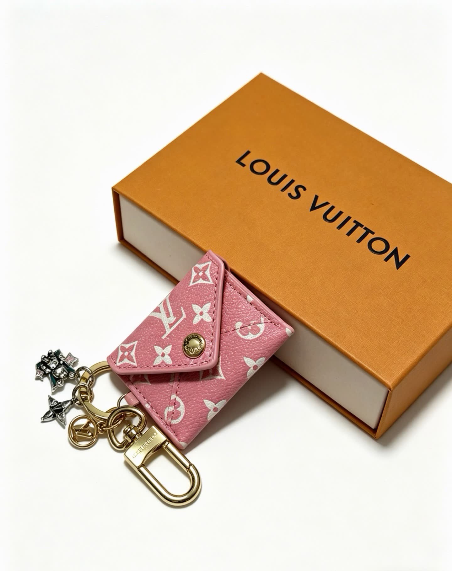 Louis Vuitton Pink Monogram Envelope Keychain Louis Vuitton Pink Monogram Envelope Keychain